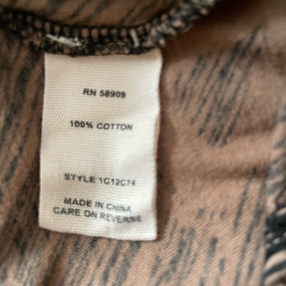 🖤 🤎 Chelsea & Violet | Skull-Print Zip Top - Picture 5 of 5